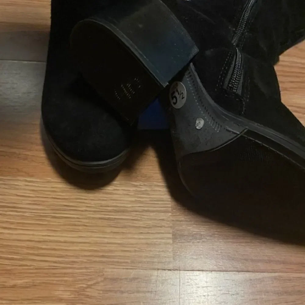 Steve Madden Knee high Black suede boots, size 5 1/2